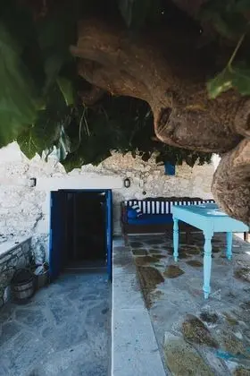 Karavos View A Uniqur Artists' Hide Away Paradise - Lobi