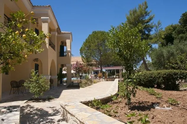 Karavostasi Beach Hotel - Dış Mekan