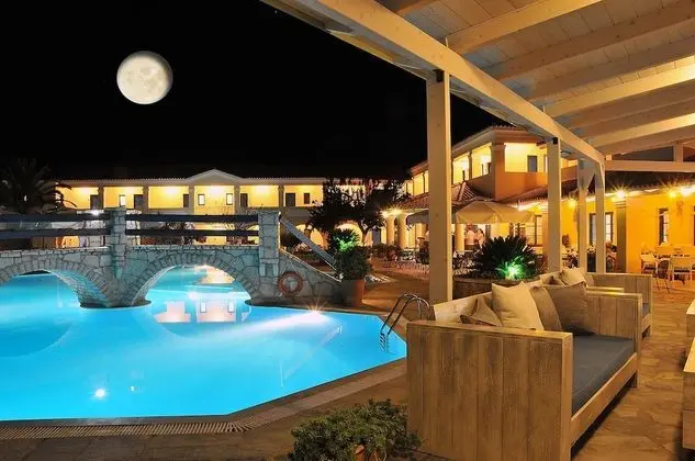 Karavostasi Beach Hotel - Havuz