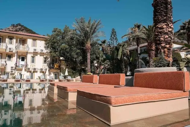 Hotel Karbelsun - Havuz