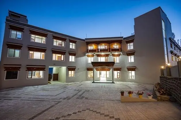 Hotel Karma Residency - Dış Mekan