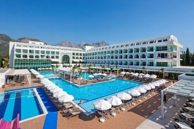 Karmir Resort & Spa