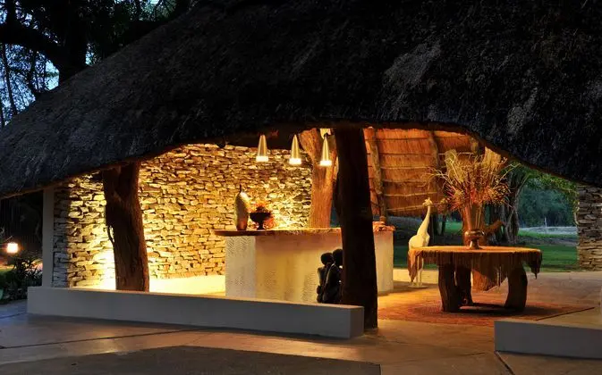 KARONGWE RIVER LODGE - Lobi