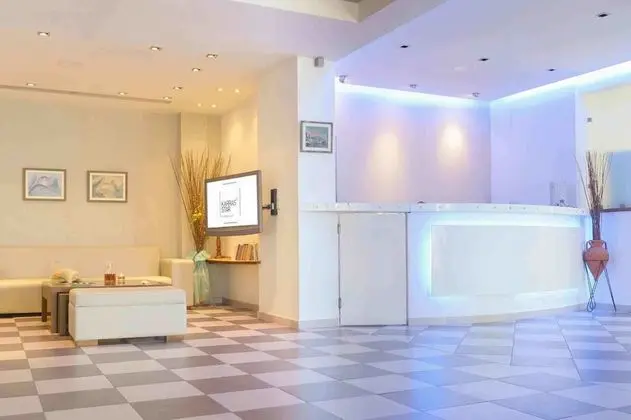 Karras' Star Hotel - Lobi