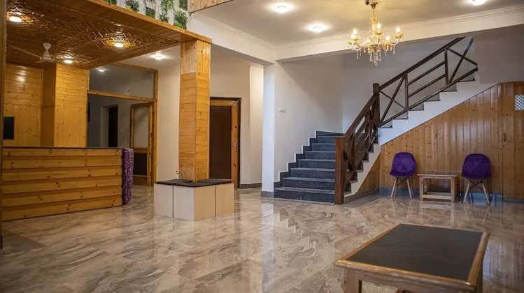 Kashmir Holiday Resort - Lobi