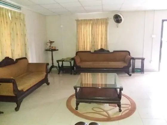Hotel Kashmir Lodge Muzaffarabad - Lobi