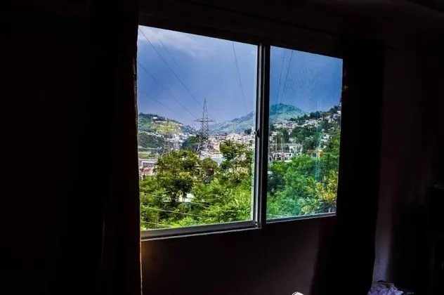 Hotel Kashmir Lodge Muzaffarabad - Oda Manzaraları