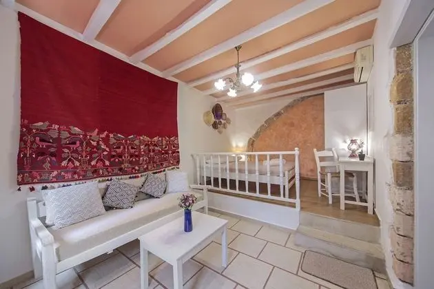 Kasteli Suites