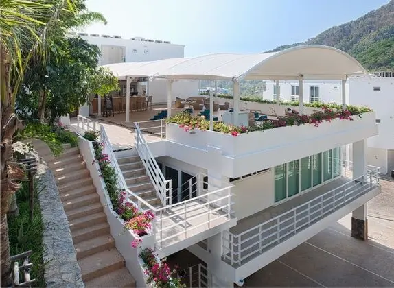 Kata Ocean View Residences