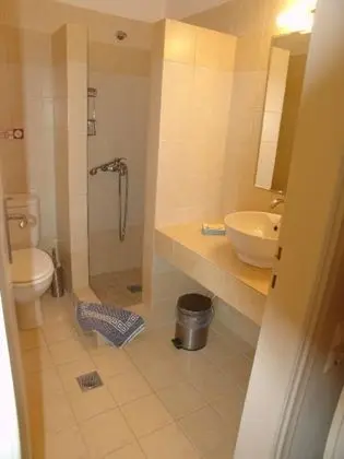 Villa Katerina Large Private Pool Walk to Beach Sea Views A C Wifi Car Not Required - 1021 - Banyo Tipleri