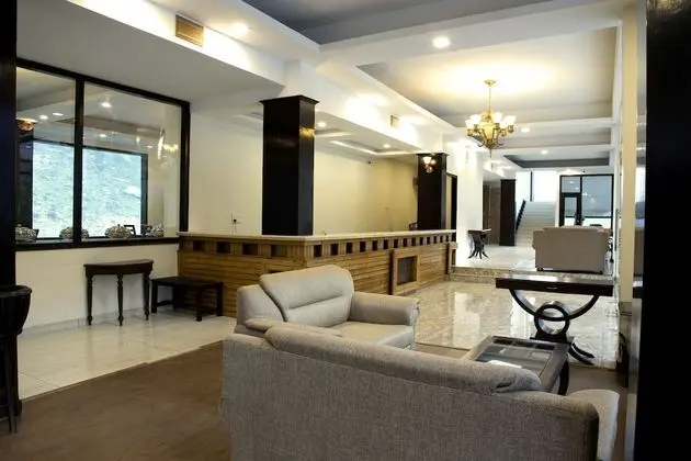 Katoch Grand By Vivaan - Lobi