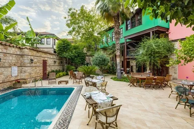 Kauçuk Hotel