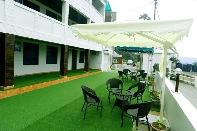 Hotel Kausani Retreat
