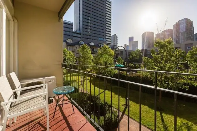 KAYLA, 2BDR Southbank Apartment