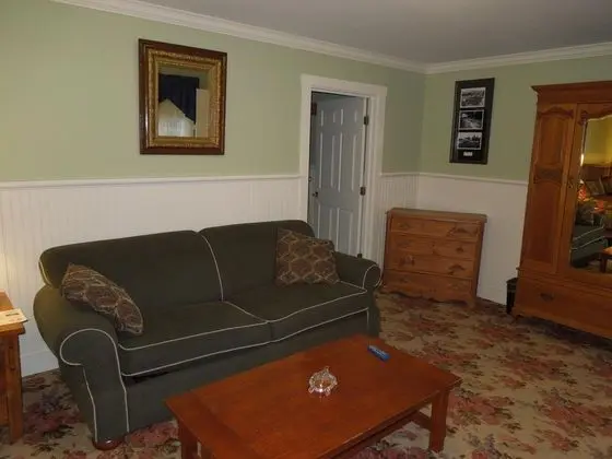 Kearsarge Inn