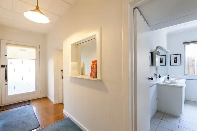 KELLY, 3BDR Northcote House - Lobi