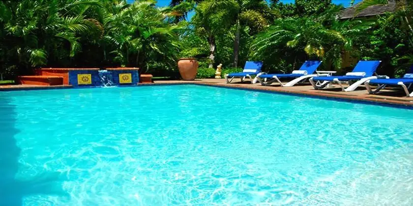 Kelso Villa, 4BR by Jamaican Treasures - Havuz