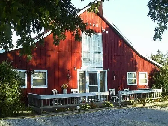 Kennedys Red Barn Inn - Dış Mekan