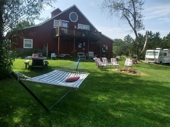 Kennedys Red Barn Inn - Dış Mekan