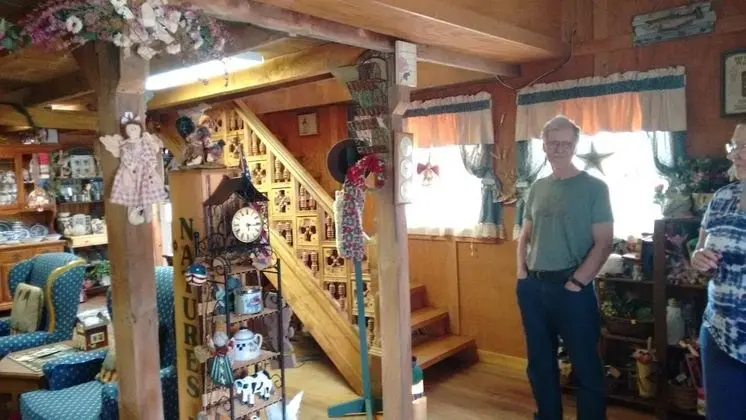 Kennedys Red Barn Inn - Lobi