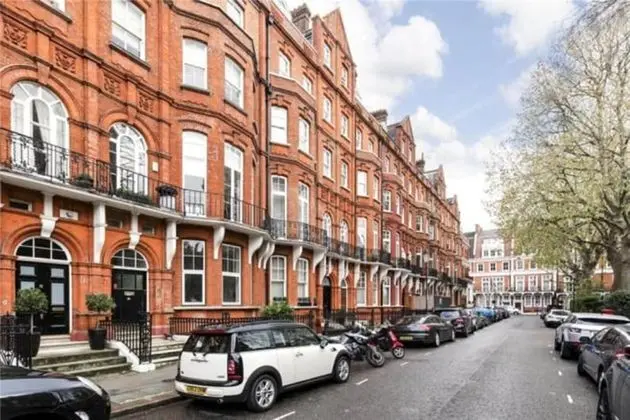 Kensington Court by Lime Street