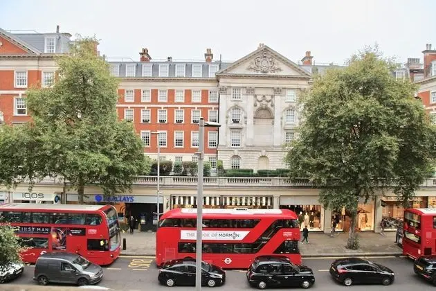 Kensington Palace by Underground station