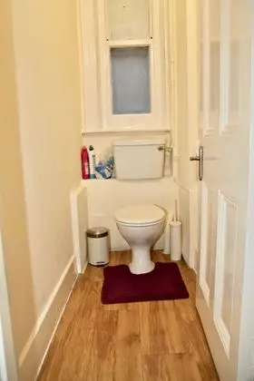 Kensington Palace by Underground station - Banyo Tipleri