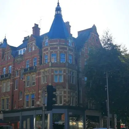 Kensington Palace by Underground station - Dış Mekan