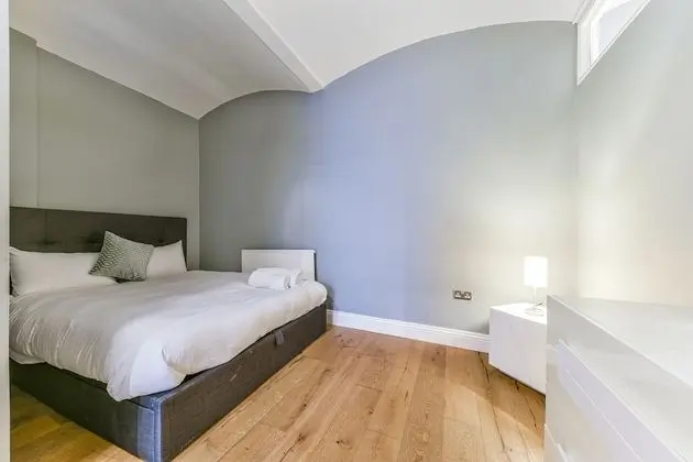 Kensington Queens Gate Apartment