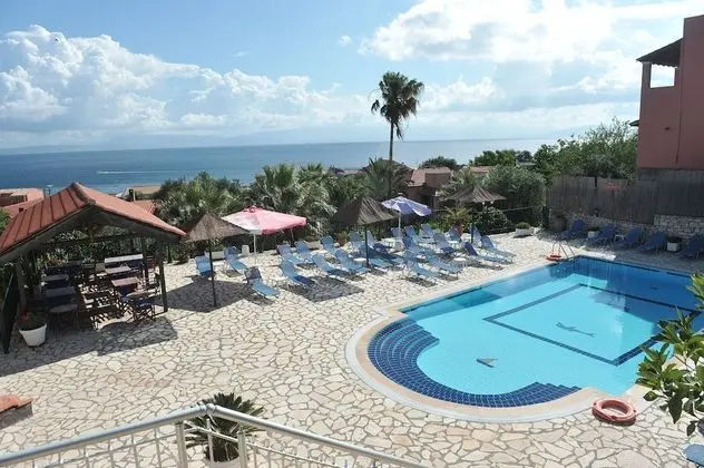 Kerkyra Beach Apartments - Havuz