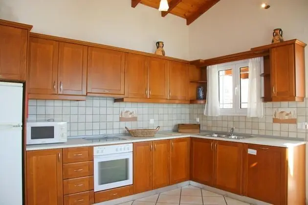 Villa Kerkyroula Large Private Pool Walk to Beach Sea Views A C Wifi Car Not Required - 1972 - Mutfak