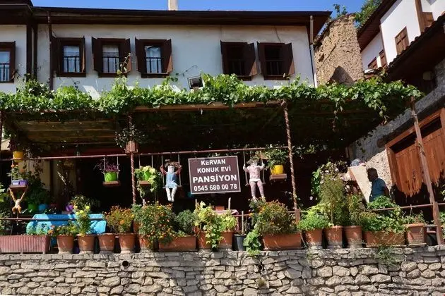 Kervan Konuk Evi / Pasiyon