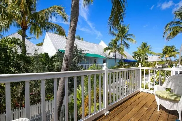 Key West Casa by Avantstay Communal Pool BBQ & Patio Near Duval Street Week Long Stays Only