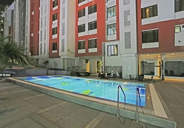 Keys Select by Lemon Tree Hotels, Nestor, Mumbai - Havuz