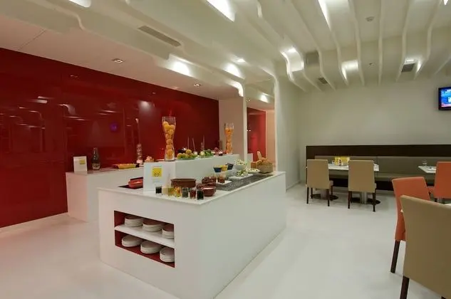 Keys Select by Lemon Tree Hotels, Thiruvananthapuram - Yerinde Yemek