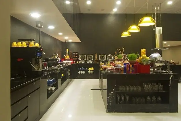 Keys Select by Lemon Tree Hotels, Visakhapatnam - Yerinde Yemek