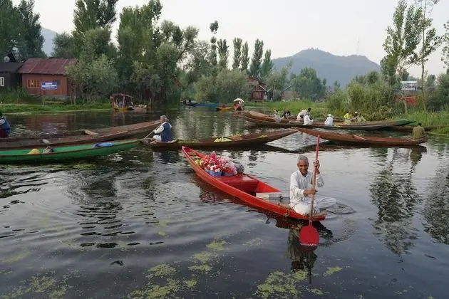 Kharpalace group of houseboats