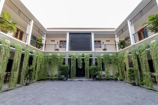 Khatarina Female Residence