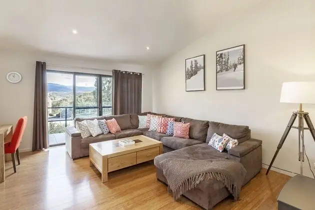 Khione 1 - Modern & spacious with views towards Lake Jindabyne & the mountains beyond
