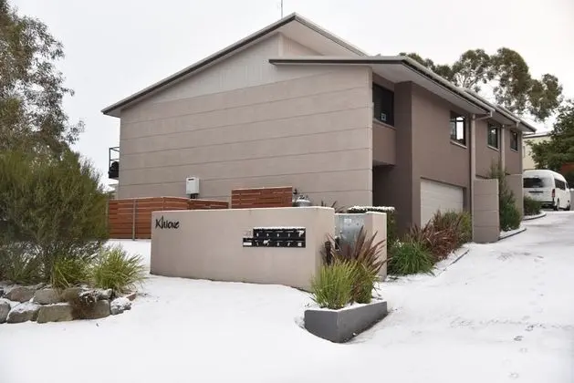 Khione 1 - Modern & spacious with views towards Lake Jindabyne & the mountains beyond - Dış Mekan
