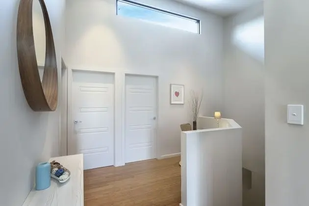 Khione 1 - Modern & spacious with views towards Lake Jindabyne & the mountains beyond - İç Mekan