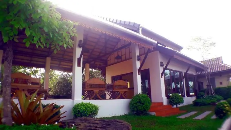 Khum Nakhon Hotel - Dış Mekan