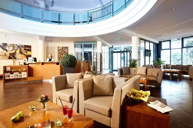Hotel Kiel by Golden Tulip - Lobi