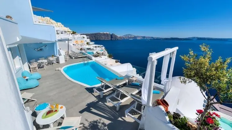 Kima Oia Suites