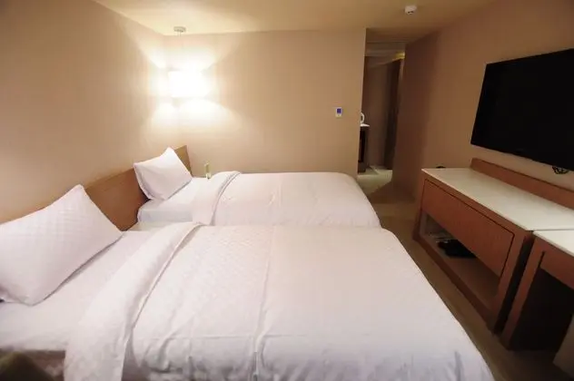 Kindness Hotel Tainan Chihkan Tower