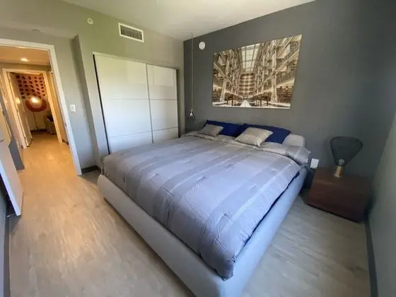 King Bed Full Service Apt - Oda