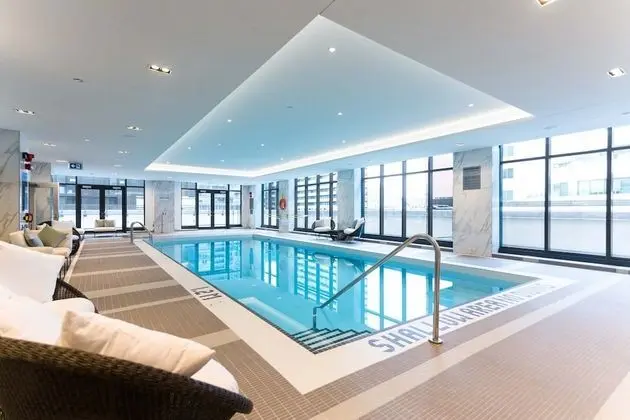 King Blue Hotel Toronto - Havuz