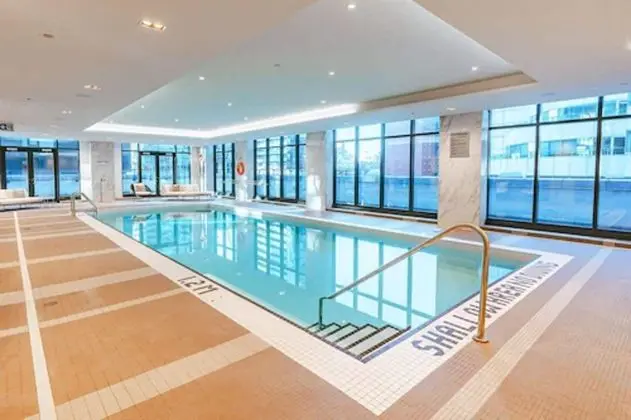 King Blue Hotel Toronto - Havuz