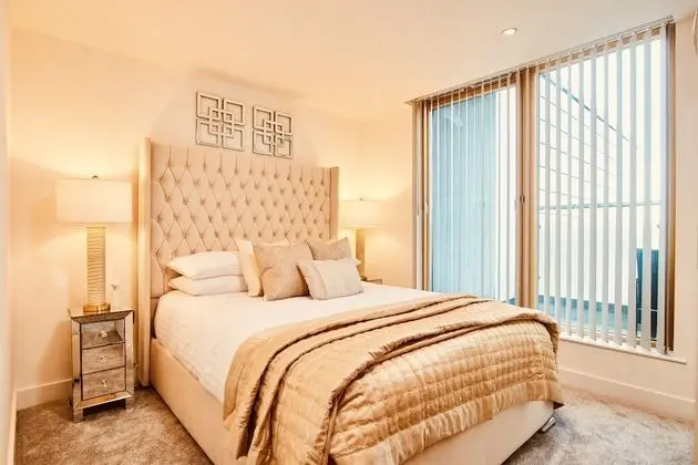 King Deluxe City Apt, Balcony View & Free Parking! - Öne Çıkan Resim
