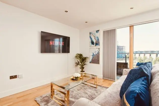 King Deluxe City Apt Large Balcony& Free Parking! - Öne Çıkan Resim